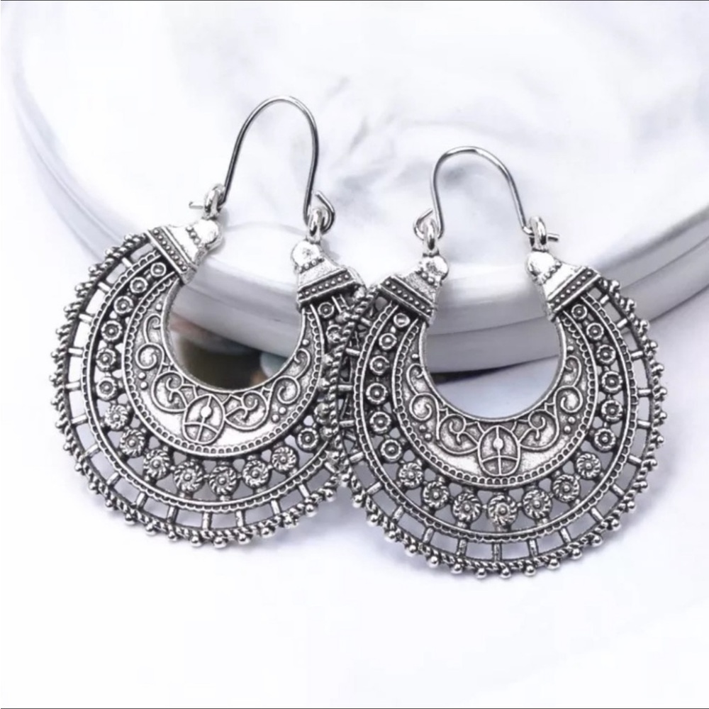 💎2/ $10-All jewelry💎 Boho Tibetan silver floral tribal earrings